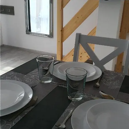 Over Lake-domki,apartamenty ミエルノ