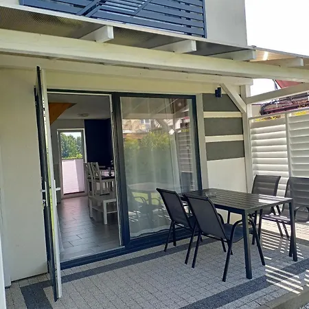 ロッジ Over Lake-domki,apartamenty ミエルノ