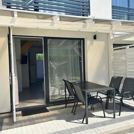 אכסניה Villa Over Lake *