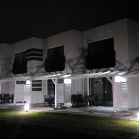 Over Lake-domki,apartamenty ロッジ *